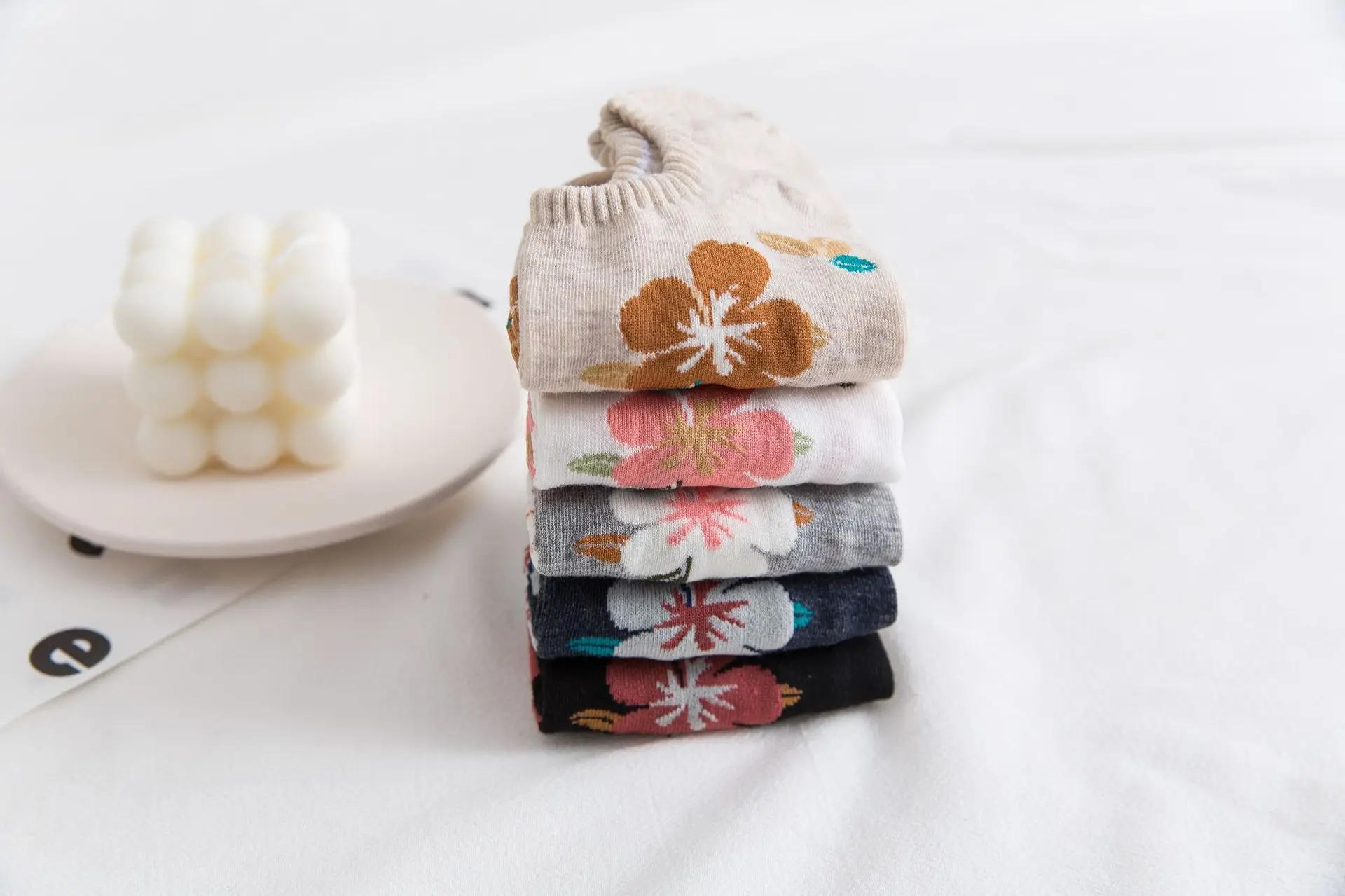 Description Picture 5 of itemJapanese Kawaii Cute Sock Slippers Women Cotton Invisible No Show Socks Floral Print Silicone Anti-slip Low Cut Ankle Boat Socks