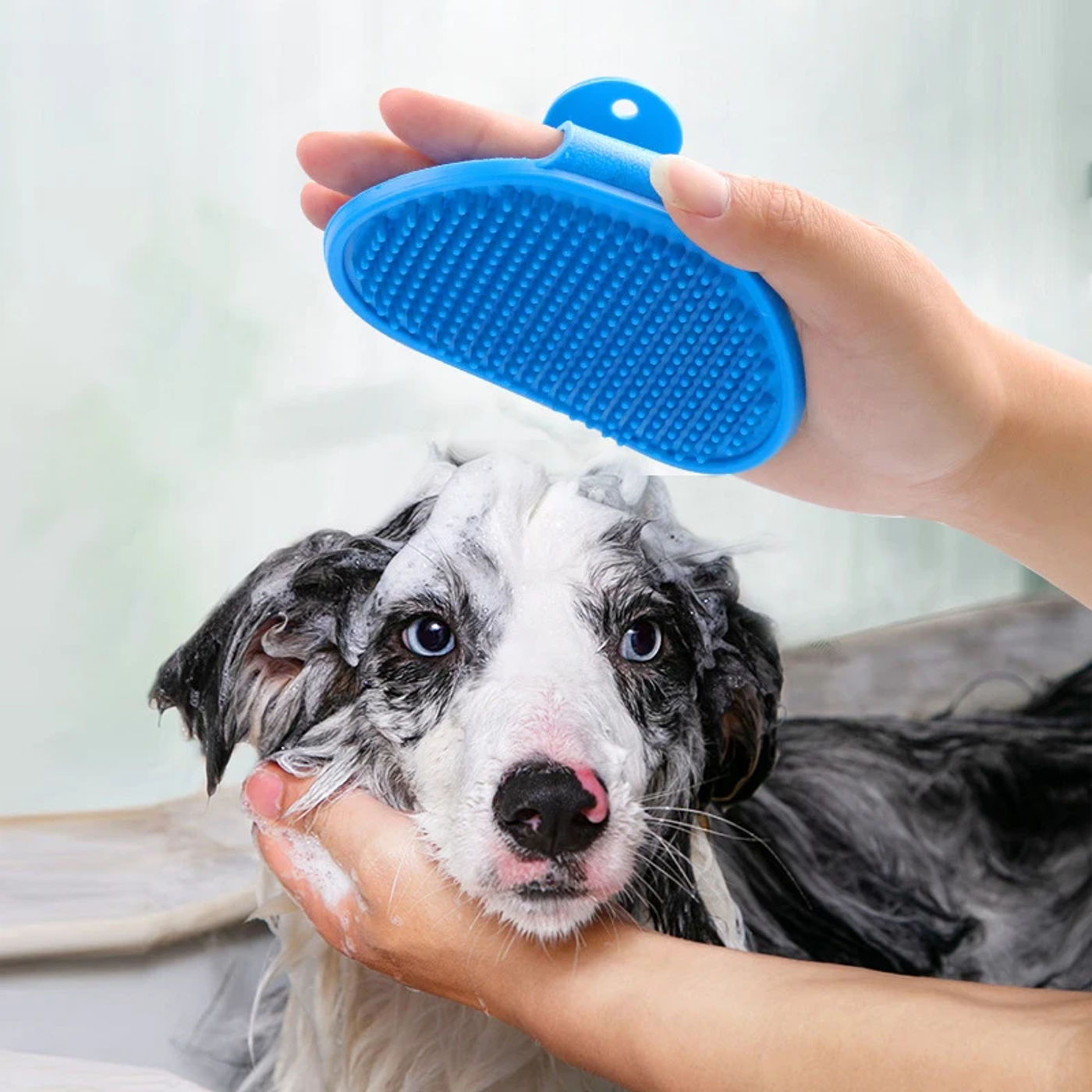 Description Picture 3 of itemDog Bath Massage Brush Fur Grooming Comb Soft Rubber Cat Dog Brush Washing Glove Adjustable Belt Antislip Silicone Washing Tools