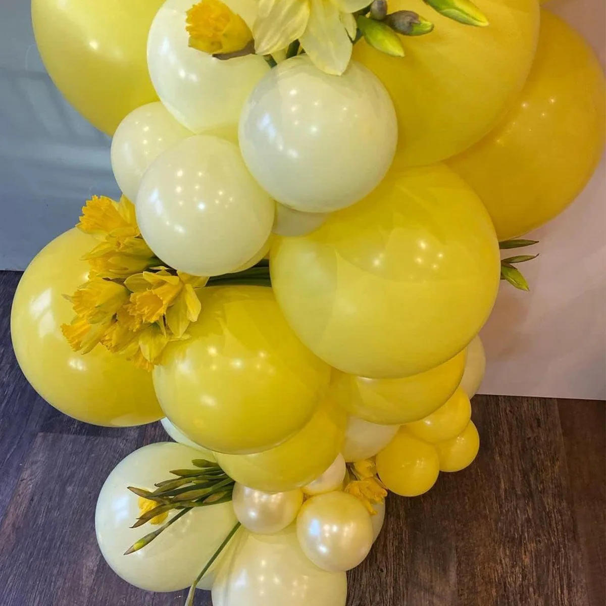 Description Picture 6 of itemPastel Yellow Balloons Arch Garland Kit White Baby Shower 1st Birthday Party Ballon Decorations Wedding Anniversary Decor Globos