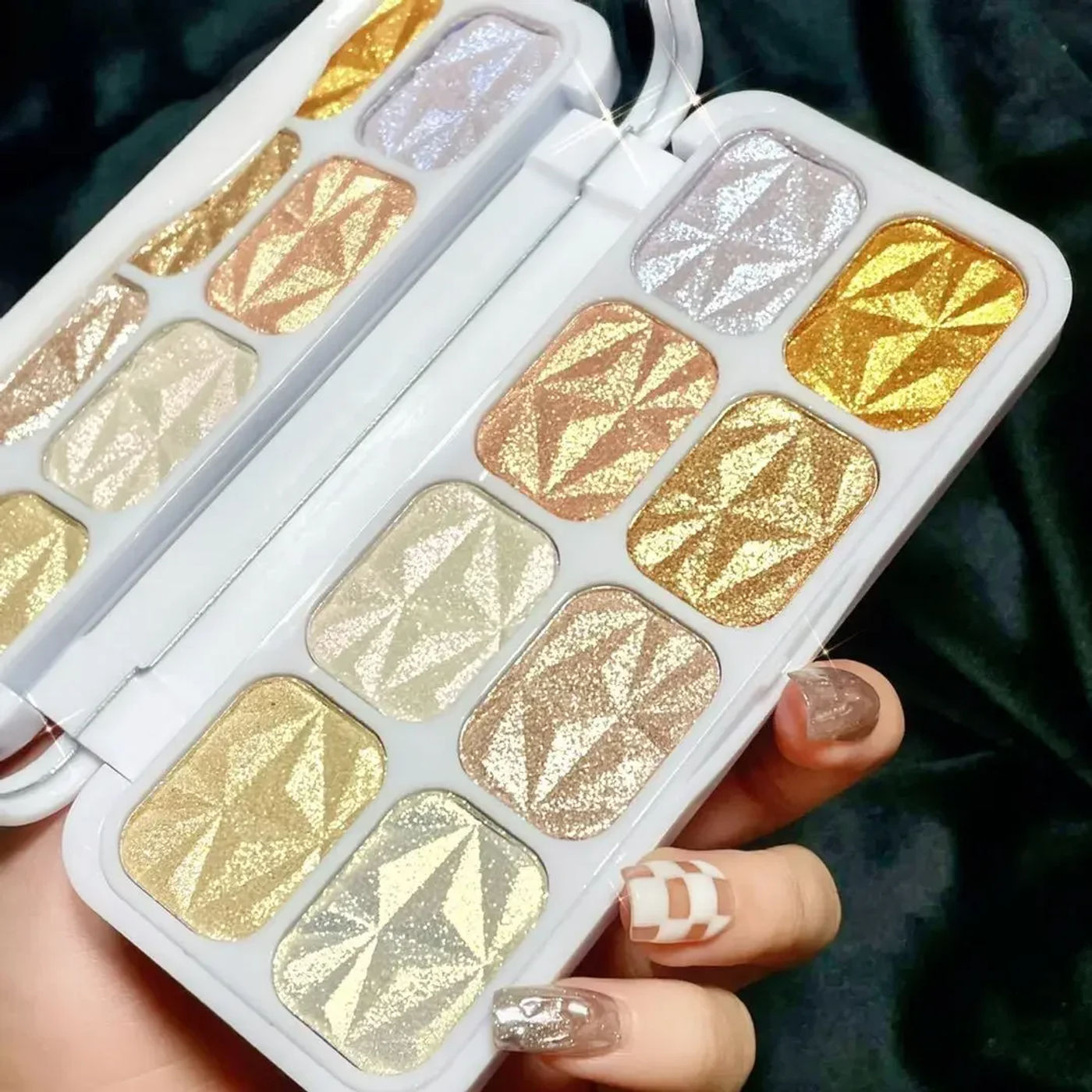Description Picture 6 of itemPearlescent Eyeshadow Palette Highlighter Facial Contour Brightening Blush Waterproof Makeup Body Glitter Powder Cosmetics