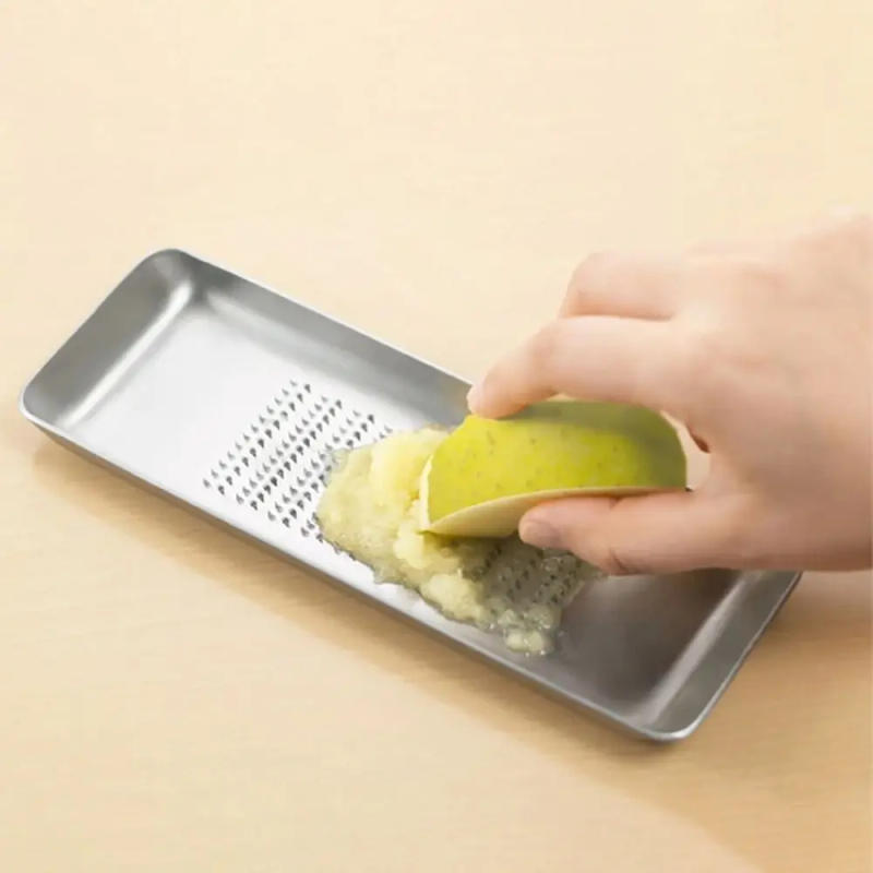 Description Picture 4 of itemPortable 304 Stainless Steel Garlic Grinder Manual Rust-proof Ginger Grater Handheld Thickened Garlic Mill Tool Yam