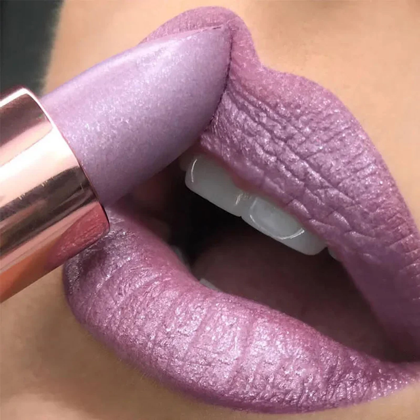 Description Picture 4 of itemTemperature Color Changing Glitter Lipstick Waterproof Long Lasting Moisturizing Velvet Matte Lip Tint Red Pink Sexy Lips Makeup