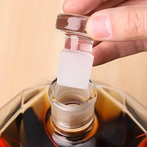 Description Picture 3 of item1000ml Whiskey Decanter glass diamond wine bottle with Wooden Holder Airtight Stopper Suitable for all kinds of alcohol Gift