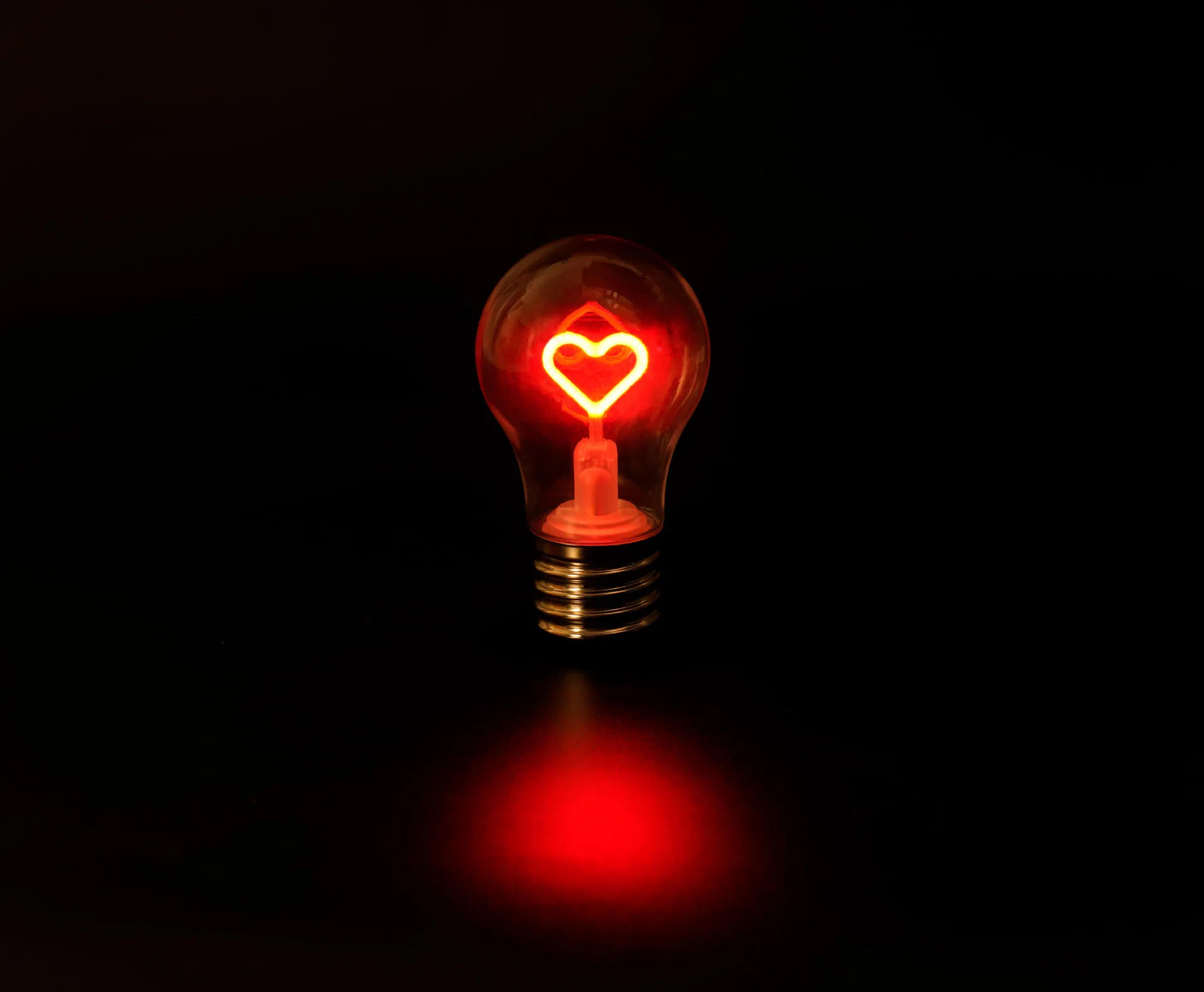 Description Picture 3 of itemLED A70 5V USB Rechargeable Light Bulb Beautiful RGBW Love Dimming Couple Gift Creative Decorative Color Lamp Bedroom