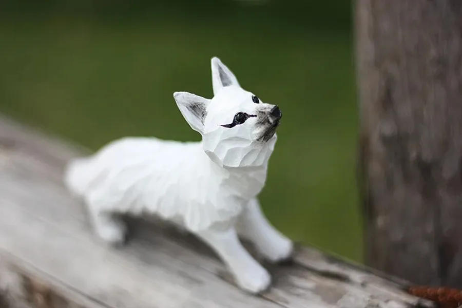 Description Picture 6 of itemModern Art Fox Wood Carving Ornaments Solid Wood Handicrafts Red White Foxes Home Decor Desk Decor Animal Figurine Statue
