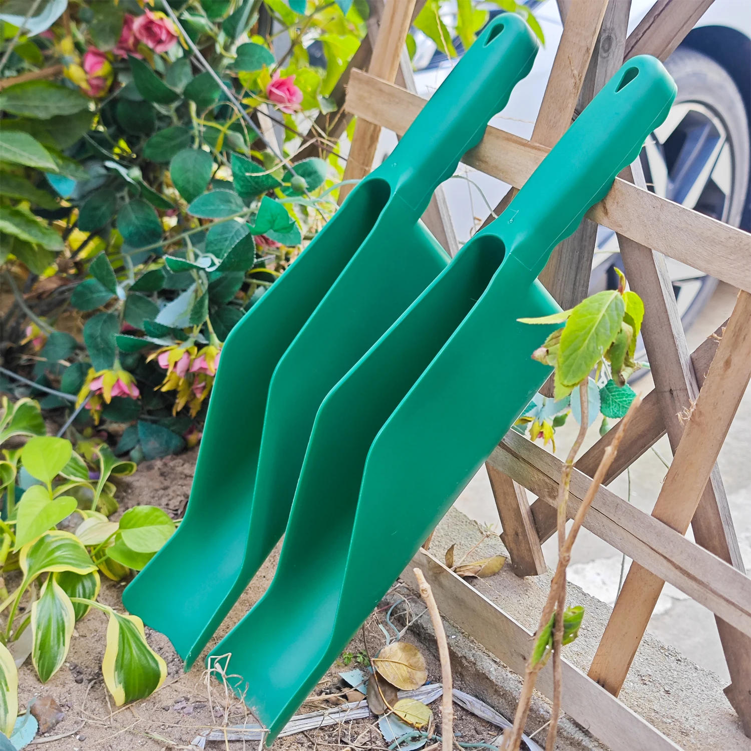 Description Picture 4 of itemGutter Getter Scoop Plastic Multi-purpose Cleaning Roof Eaves Leaf Scoops Pets Feeding Shovel Home Garden Dirt Cleaner Products