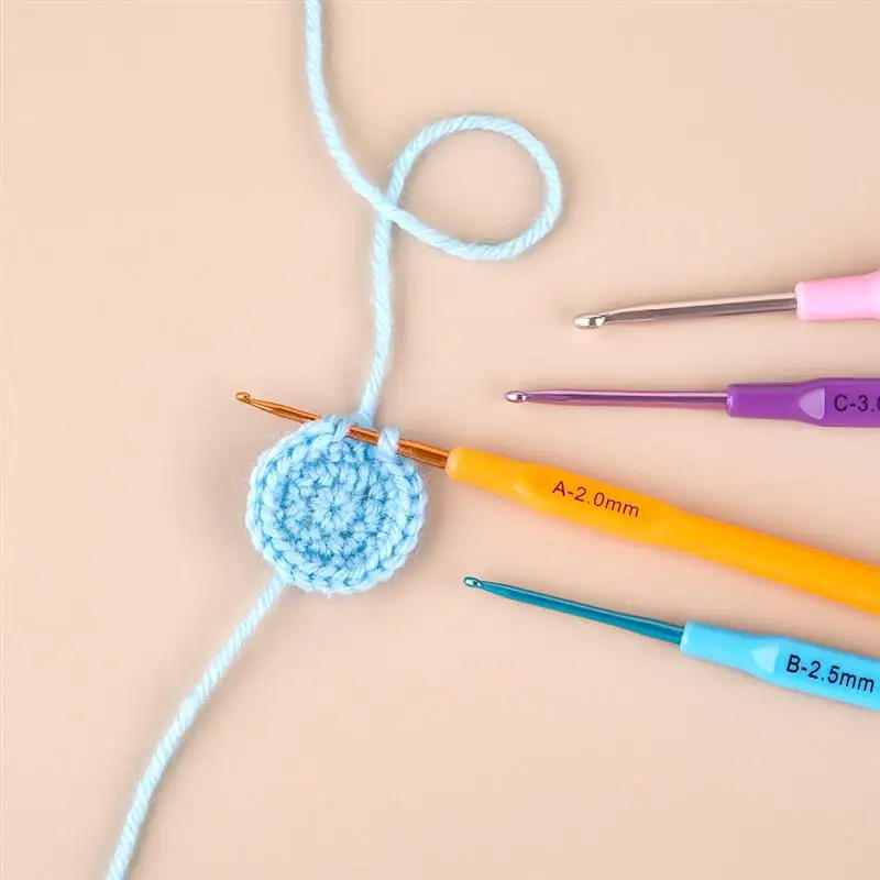 Description Picture 4 of item1-6Pcs Plastic Handle Crochet Hooks Knitting Needles Stitches Crafts Crochet Set DIY Sewing Tools Weave Knitting Crochet Needle