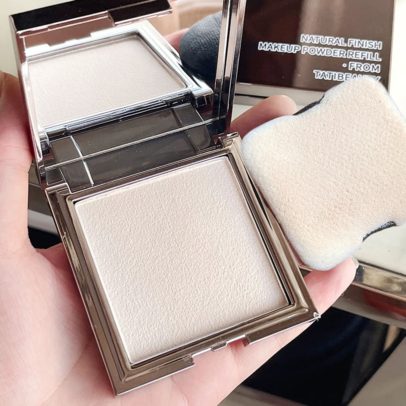 Description Picture 6 of itemTATIBEAUTY Small Silver Block Powder Soft Focus Oil Control Setting Powder Concealer Pore Light Powder Loose Powder