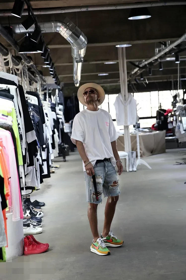 Description Picture 3 of itemKorean Version Of The Summer Men's New Spray Paint Beggar Big Hole Do Old Fashion Jeans Shorts Personality Hip-hop High Street