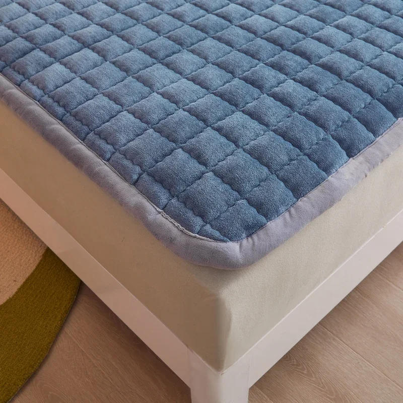Description Picture 4 of itemQuilted Mattresses Thickened Bedsheet матрас топпер Velvet Mattress Topper Skin-friendly Bed Linen Blue Mattress(No Pillowcase)