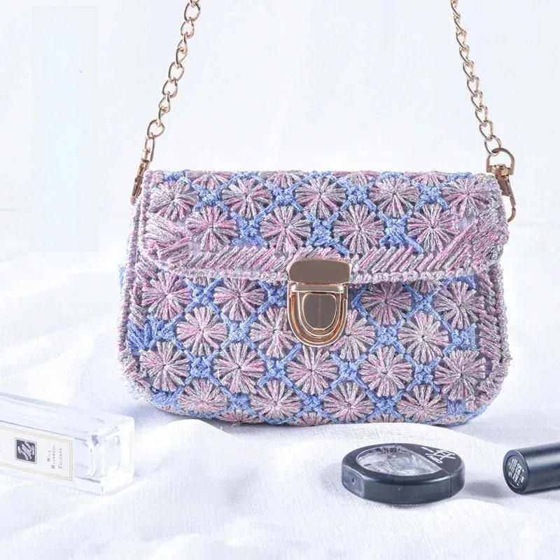 Description Picture 3 of itemPlastic Mesh Cloth For Bag Making Latch Hook Bags Made Handcraft Bags Weaving Material Plastic Grid Hook DIY Accessories