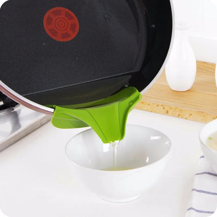 Description Picture 3 of itemCreative Silicone Liquid Funnel Anti-spill Slip on Pour Soup Spout Funnel for Pots Pans and Bowls and Jars Kitchen Gadget Tools