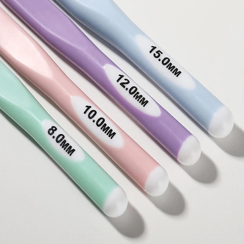 Description Picture 4 of item1PC Plastic Crochet Hooks 8/10/12/15mm Knitting Needles Random Color Home Weave Yarn Craft DIY Household Knitting Tools