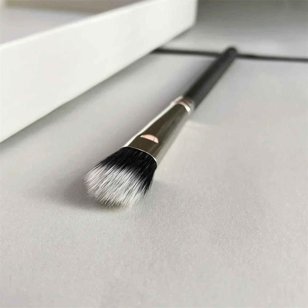 Description Picture 3 of itemDuo Fibre Eye Shadow Concealer Blending Brush 287 Small Stippling Highlighter Shading Contouring Cosmetic Makeup Brush Tool