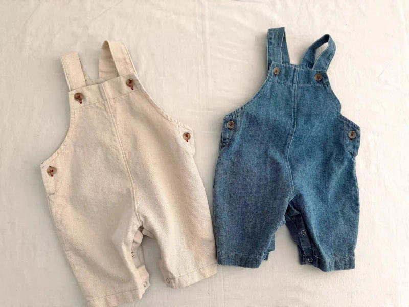 Description Picture 2 of item2025 Spring New Baby Girl Sleeveless Loose Denim Jumpsuit Newborn Toddler Boy Cute Jeans Romper Infant Casual Clothes 0-24M