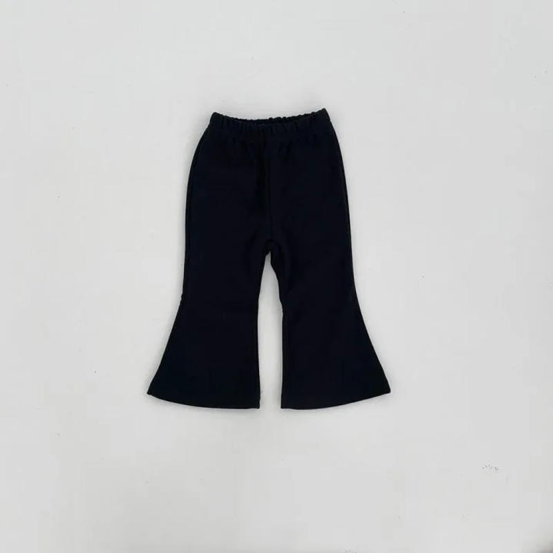 Description Picture 3 of item2025 Autumn New Baby Loose Boot Cut Pants Solid Girls Flared Pants Children Trousers Cotton Infant Casual Pants Kids Clothes