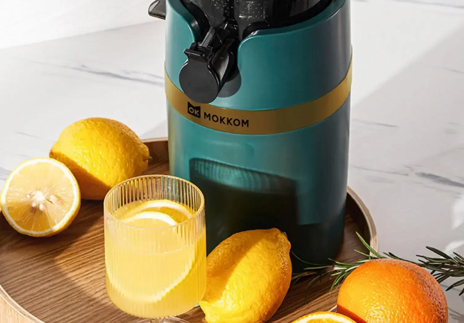 Description Picture 4 of item220V mokkom Professional Juicer with Pulp Separation, Large Caliber and Fully Automatic Function