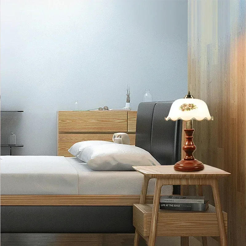 Description Picture 4 of itemEuropean style retro study desk lamp American country solid wood dimmed bedroom bedside lamp table lamp classic