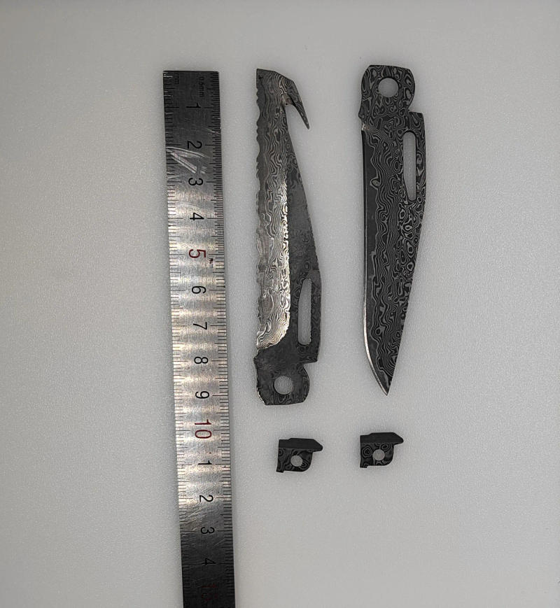 Description Picture 4 of itemCustom Made Replacement VG10 Core Damascus Steel Serrated SAW Blade,Knife Blade and Wire Cutter for Leatherman Surge Modify