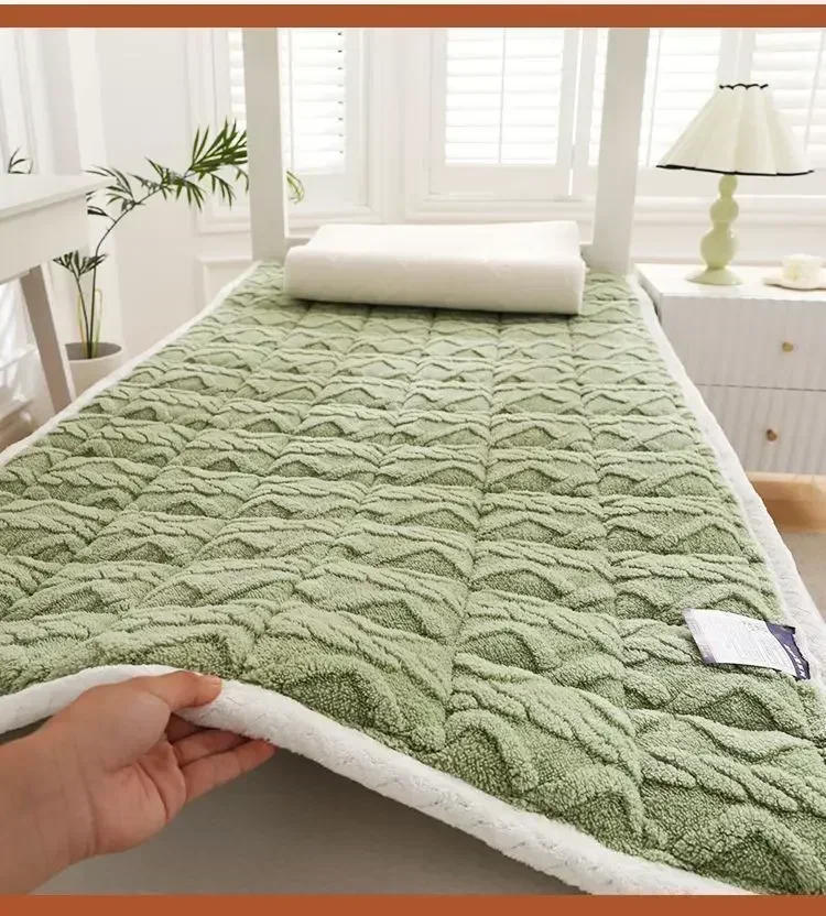 Description Picture 5 of itemWinter Warm Flannel Mattress Toppers Home Dormitory Soft Thick Bedspread Bed Cover Queen Size Bed Sheets Thin Quilted Tatami Mat