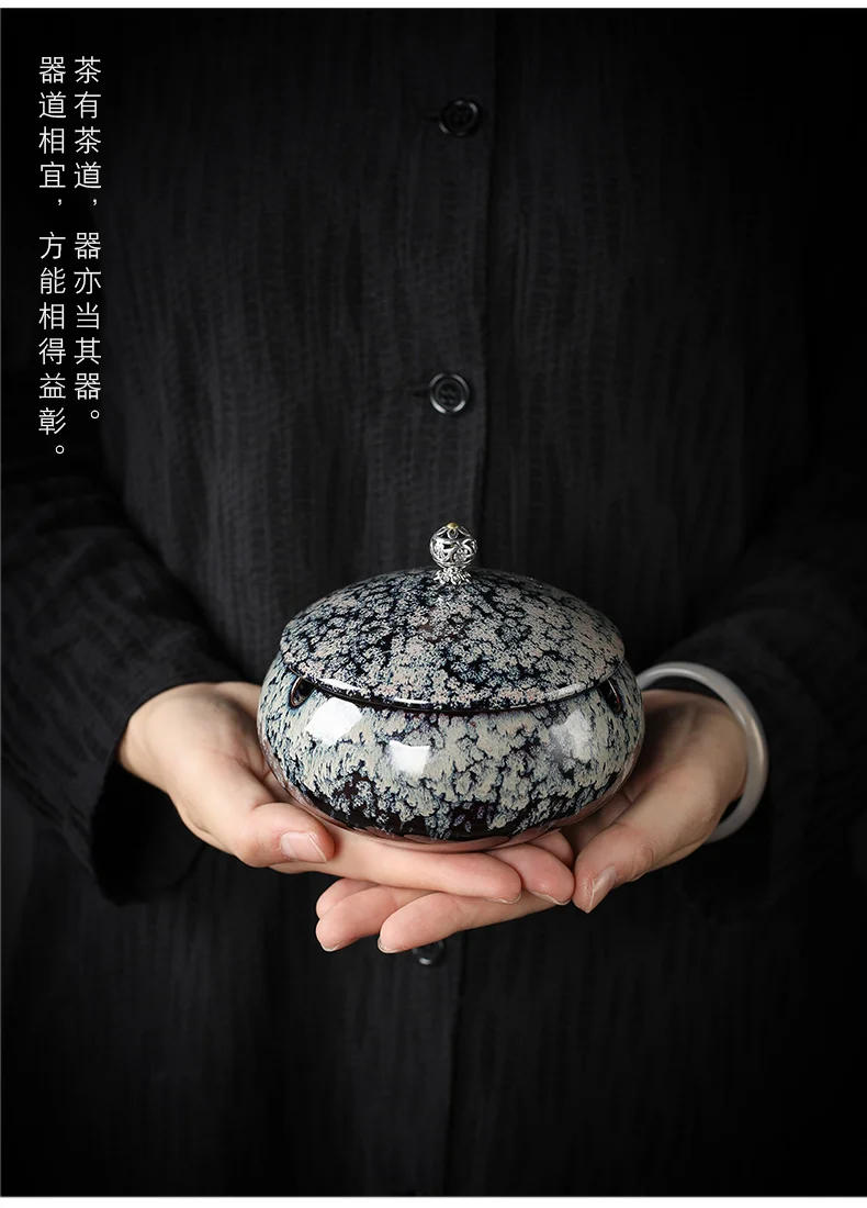 Description Picture 3 of itemModern Irregular Gradient Black Ceramic Ashtray with Lid Retro Desktop Decoration Portable Car Ashtray Office Bedroom Decoration