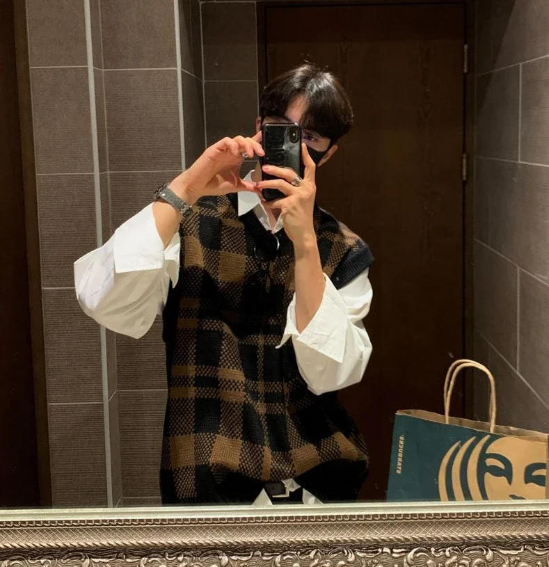 Description Picture 4 of itemKnitted Sweaters for Men Plaid V Neck Man Clothes Waistcoat Sleeveless Vest Casual Korean Autumn Y2k Streetwear Elegant Order S