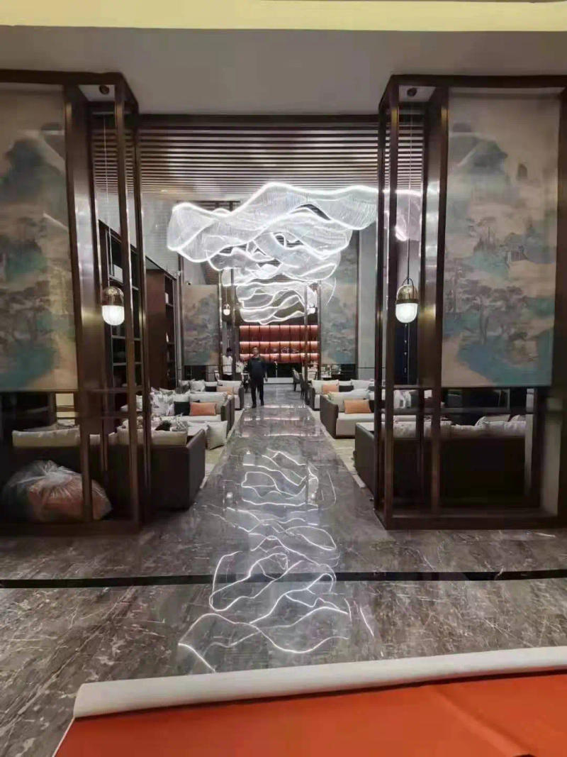 Description Picture 3 of itemCustomized Glass Crystal Chandelier Hotel Lobby Modern Art Color Glass Chandelier Irregular Decoration Creative Chandeliers