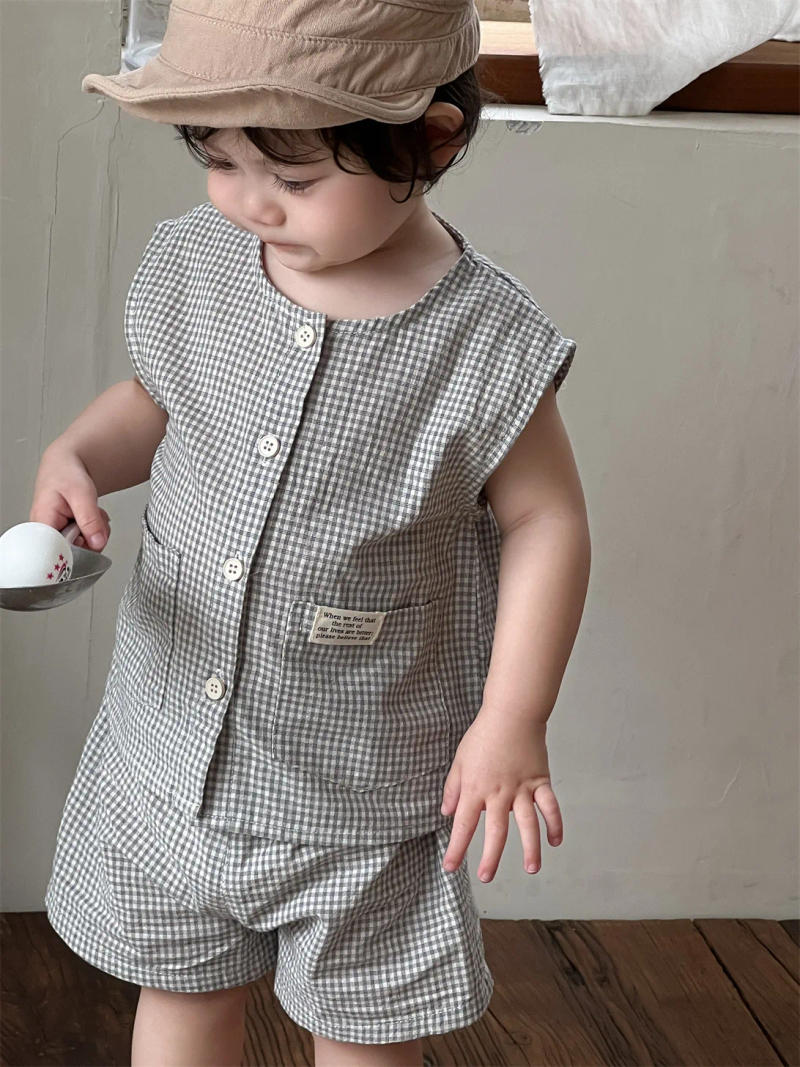 Description Picture 3 of item2025 Summer New Baby Sleeveless Clothes Set Infant Thin Plaid Cardigan + Shorts 2pcs Suit Toddler Boy Girl Cotton Casual Outfits