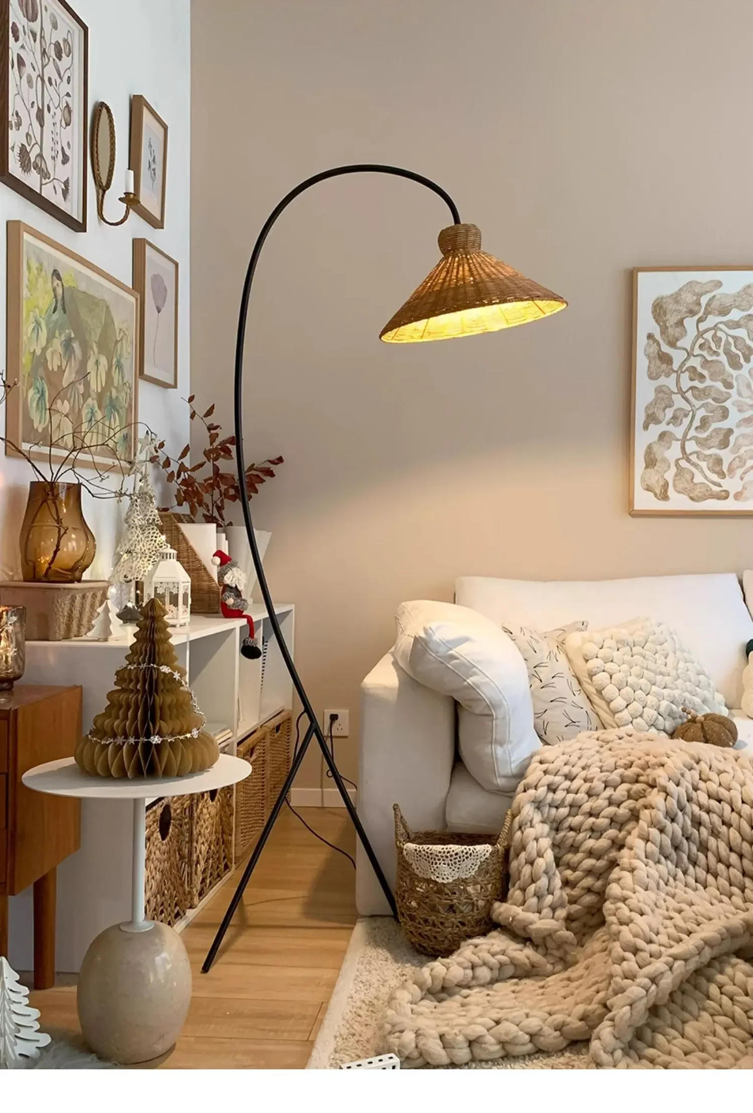 Description Picture 5 of itemRattan floor lamp living room sofa French medieval cream wind retro desk  fishing مصباح ارضيמנורה עומדת світильник플로어 램프