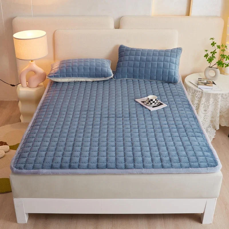 Description Picture 2 of itemQuilted Mattresses Thickened Bedsheet матрас топпер Velvet Mattress Topper Skin-friendly Bed Linen Blue Mattress(No Pillowcase)