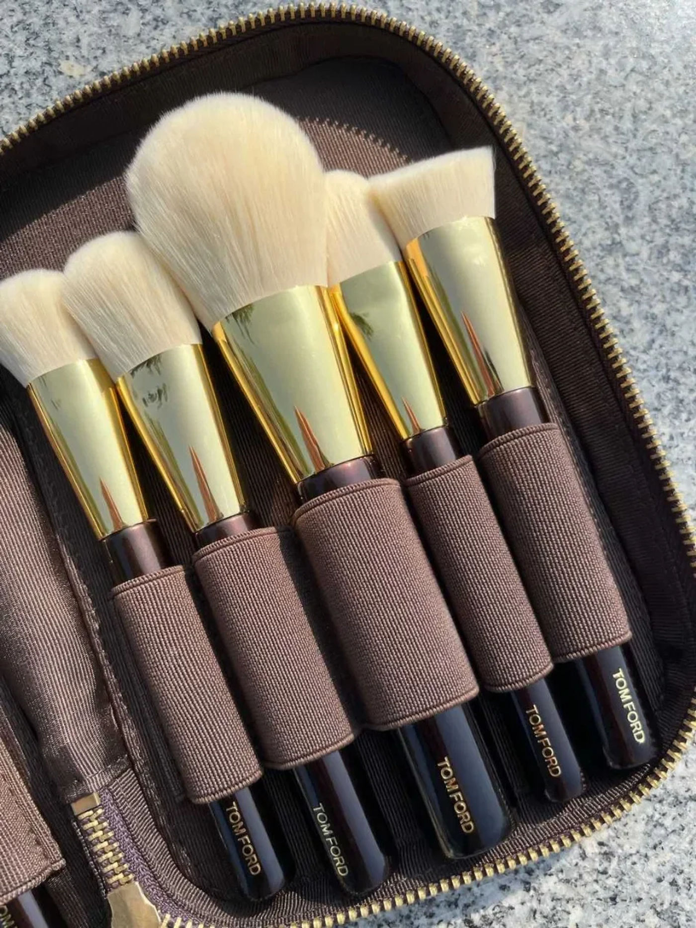 Description Picture 5 of itemLuxury Makeup Brush Set Ergonomic Design for Foundation/Blush/Contour Hypoallergenic Synthetic Bristles Leather Travel Case
