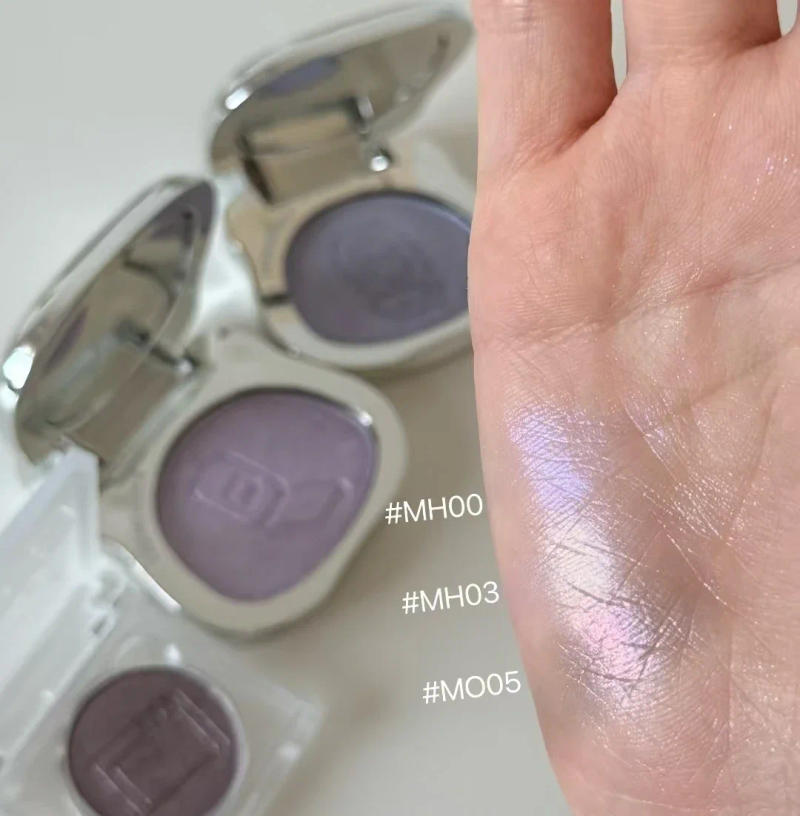 Description Picture 3 of itemLEEMEMBER Eyeshadow High Gloss Satin Powder Glitter Shimmer Metallic Punk Fine Flash Multi-use Longlasting Eye Makeup 6g