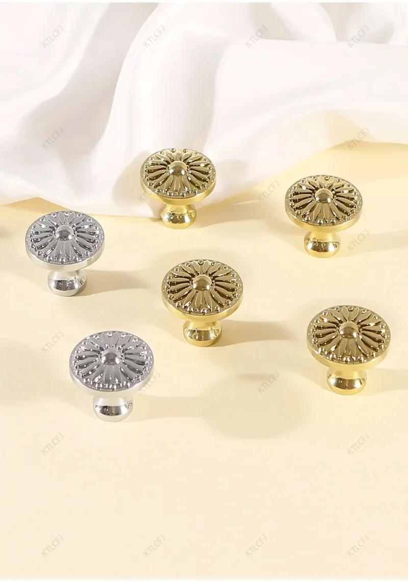 Description Picture 4 of itemLight Luxury Sun Flower Table Lamp Pure Brass Handle Nordic Bright Gold Silver Cabinet Door Wardrobe Drawer All Copper Handle