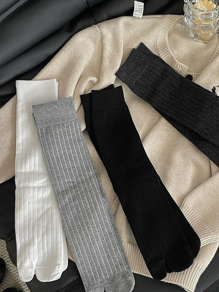 Description Picture 4 of itemLolita Ballet Combed Cotton Split Toe Woman Socks Solid Color Stripe Comfortable Soft Two-Toed Japanese Harajuku Women Tabi Sox