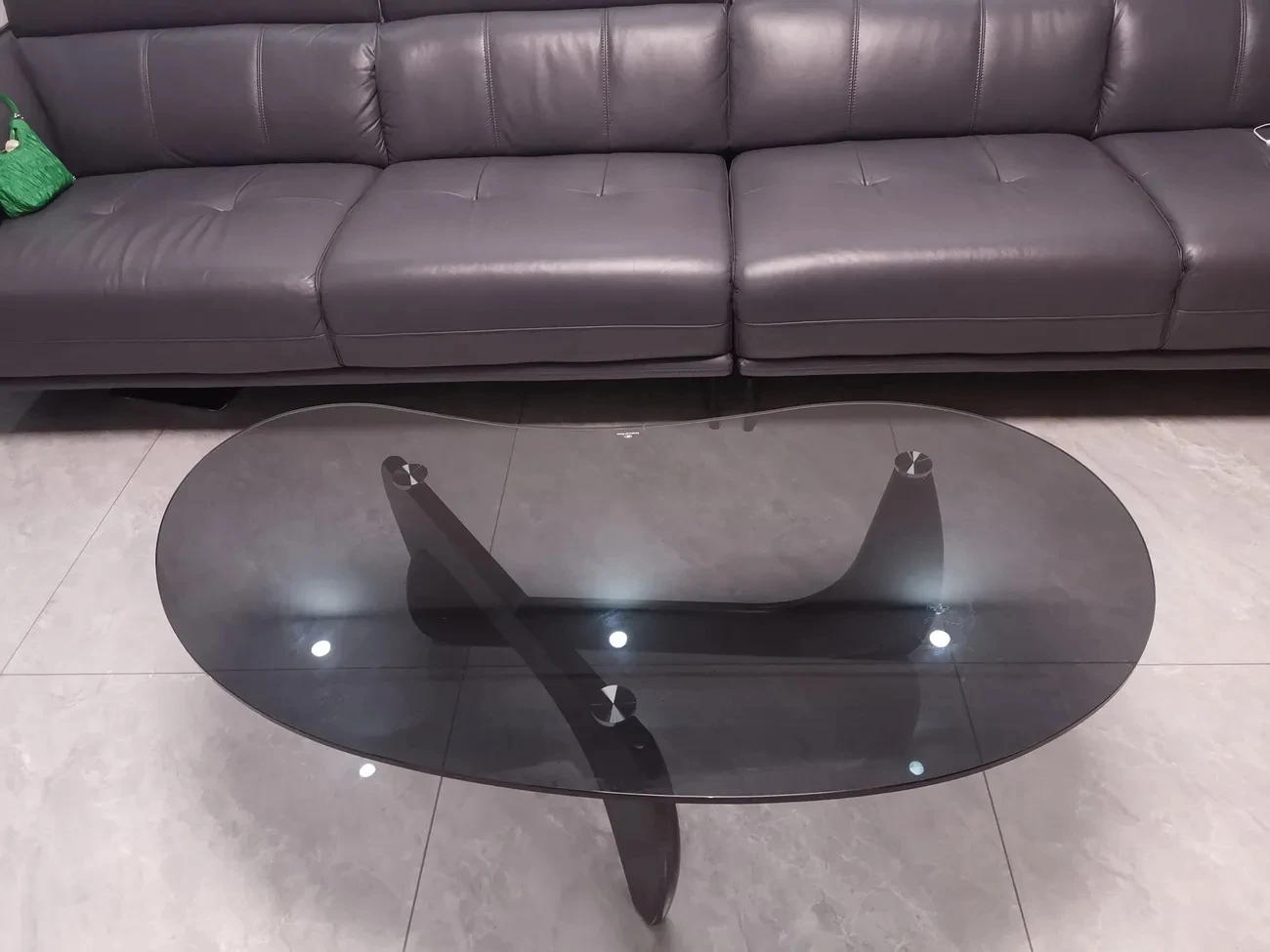 Description Picture 4 of itemNordic Tea Table Tempered Glass Oval Minimalist Fashion Living Room Design Creative Small Apartment Coffee Tables Desk Furniture