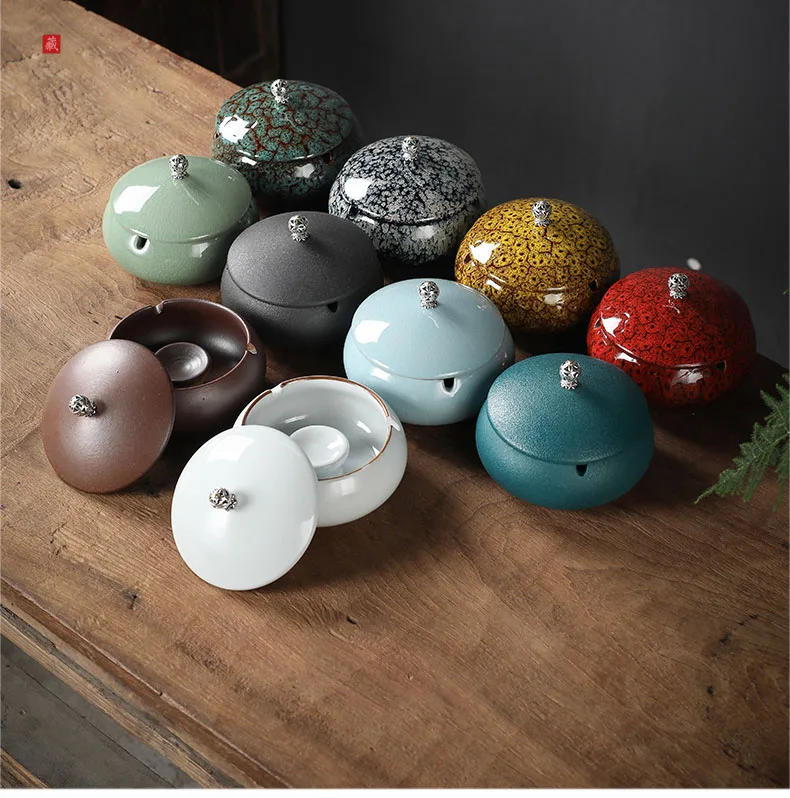 Description Picture 2 of itemModern Irregular Gradient Black Ceramic Ashtray with Lid Retro Desktop Decoration Portable Car Ashtray Office Bedroom Decoration