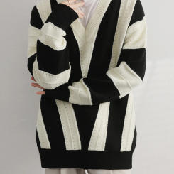 Men's Striped Contrast Sweater V-neck Pullover Knitted Large-size Mink Sweater Winter New Long-sleeved High-end Sweater D106