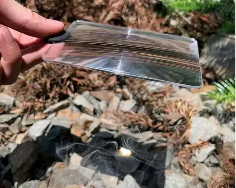 Description Picture 6 of itemMagnifying Glass Card Fire Starter Outdoor Solar  Lgniter Fresnel Solar Concentrator Picnic Lgnition Tools Survival Multitools