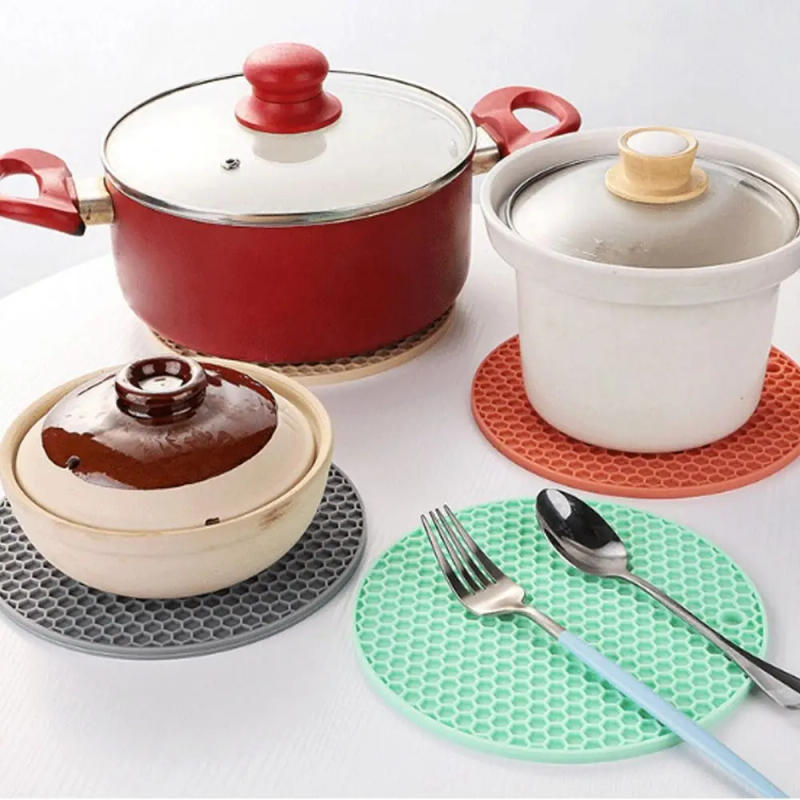 Description Picture 4 of itemRound Honeycomb Shaped Mats Non-slip Table Mat Heat Resistant Silicone Trivet Mat for Kitchen Accessories