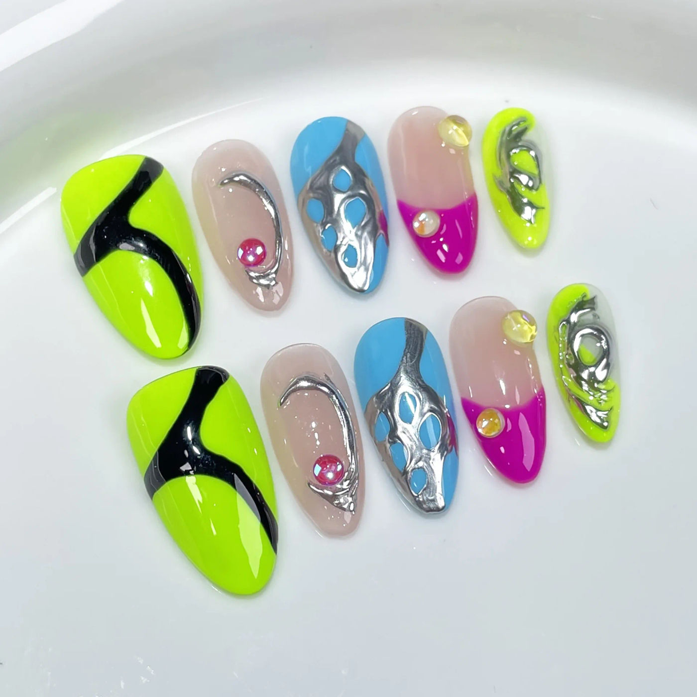 Description Picture 2 of item10pcs Detachable Short Almond Colour Press On Nails Relief Design Fake Nail Sweet Cool INS False Nails Full Cover Nail Tips Art