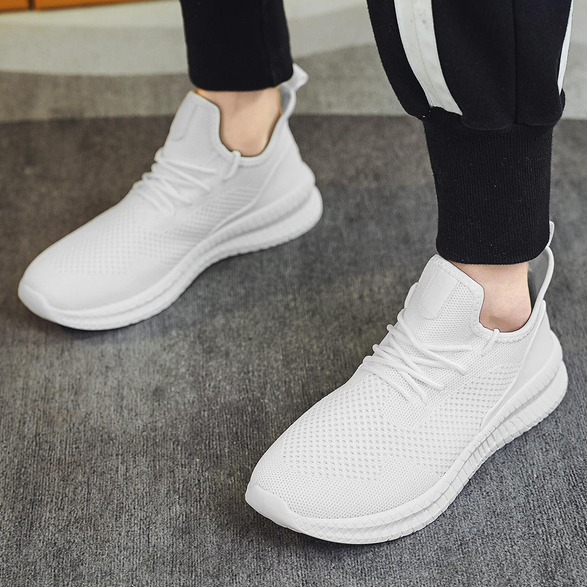 Description Picture 5 of itemMen Walking Shoes Fashionable Lightweight Outdoor Breathable Sports Flat Mesh Comfortable Casual Tennis Shoes for Men