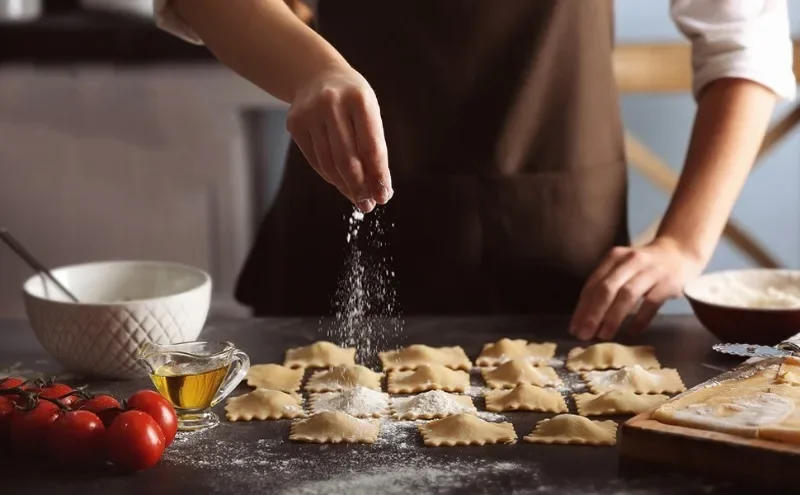 Description Picture 2 of itemRavioli Maker Mold and Cutter Round Square Triangle Ravioli Molds Pasta Pie Dumpling Making Tools Fast Press 10-37 Ravioli