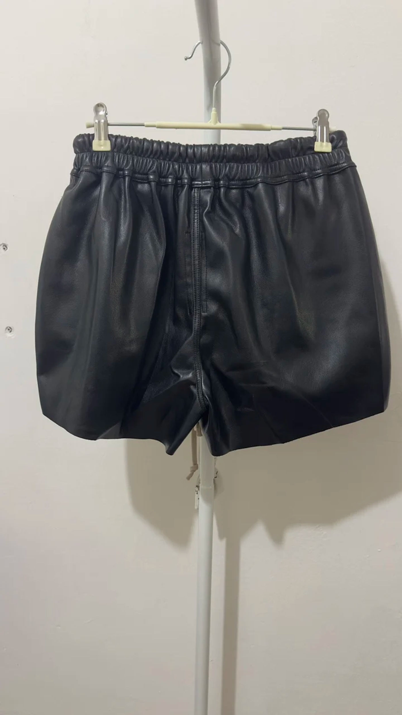 Description Picture 3 of itemHKSH Summer New Men's Tide Chic RO Shorts High Street Dark Zipper Elastic Waist Leather Fashion Ins Gothic Cotton Capris HK1807