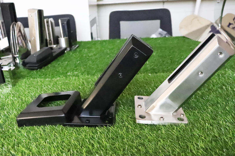 Description Picture 5 of itemStainless Steel Duplex 2205 Satin Brushed Glass Level Adjustable Glass Spigot