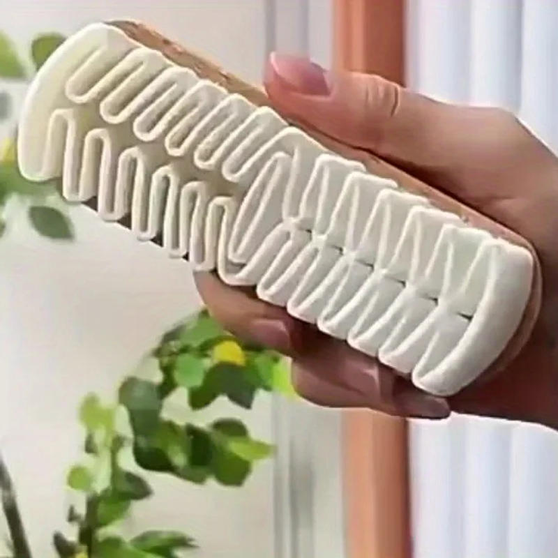 Description Picture 6 of itemA White Rubber Shoe Brush Suitable For Suede And Nubuck Leather Cleaning Tool Used For Boots And Bags An Effective Household Cle