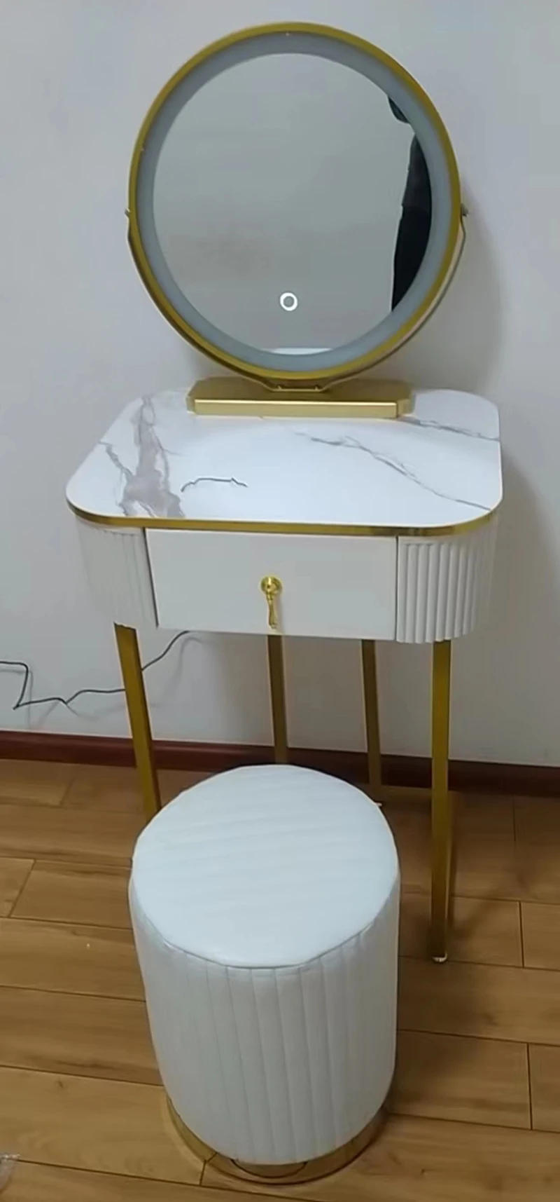 Description Picture 4 of itemModern Manmade Board Vanity Tables for Home Furniture Dressing Table with Mirror and Stool Bedroom Upscale Ins Glass Vanity Desk
