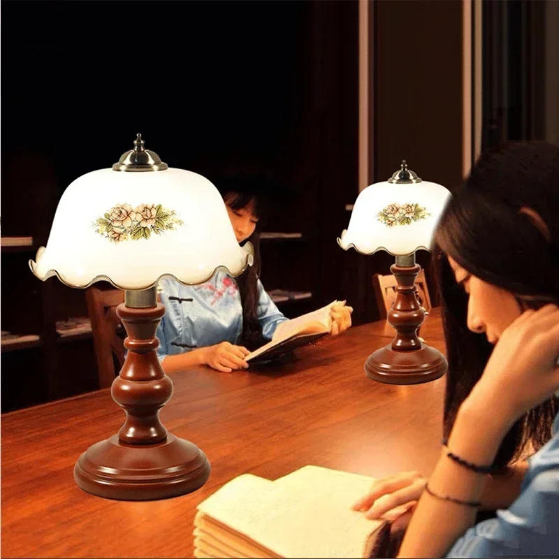 Description Picture 3 of itemEuropean style retro study desk lamp American country solid wood dimmed bedroom bedside lamp table lamp classic