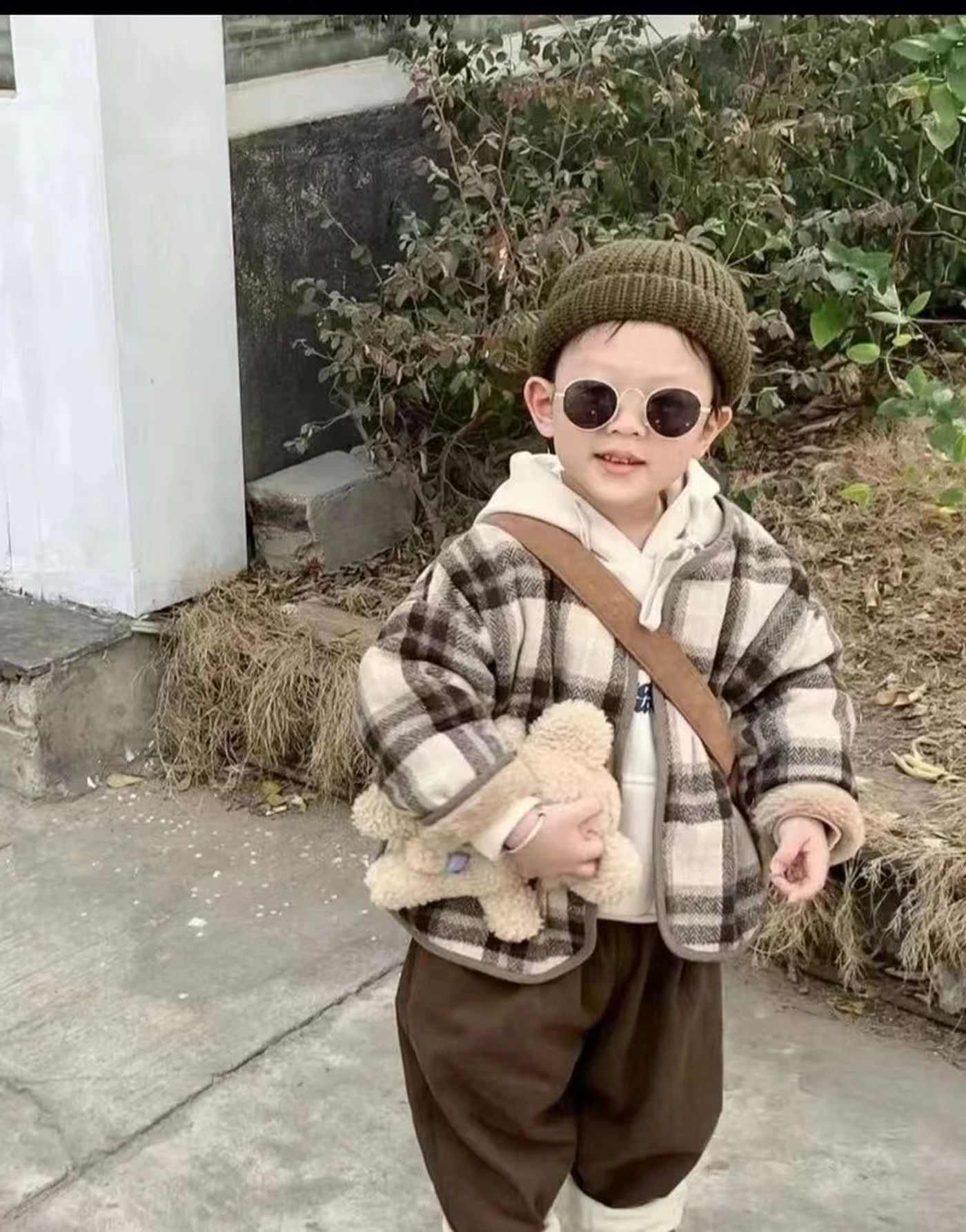 Description Picture 3 of itemWoolen Plaid Children's Plush Coat Korean Version Autumn and Winter New Boys' and Girls' Coats Loose Baby Cotton Padded Clothes