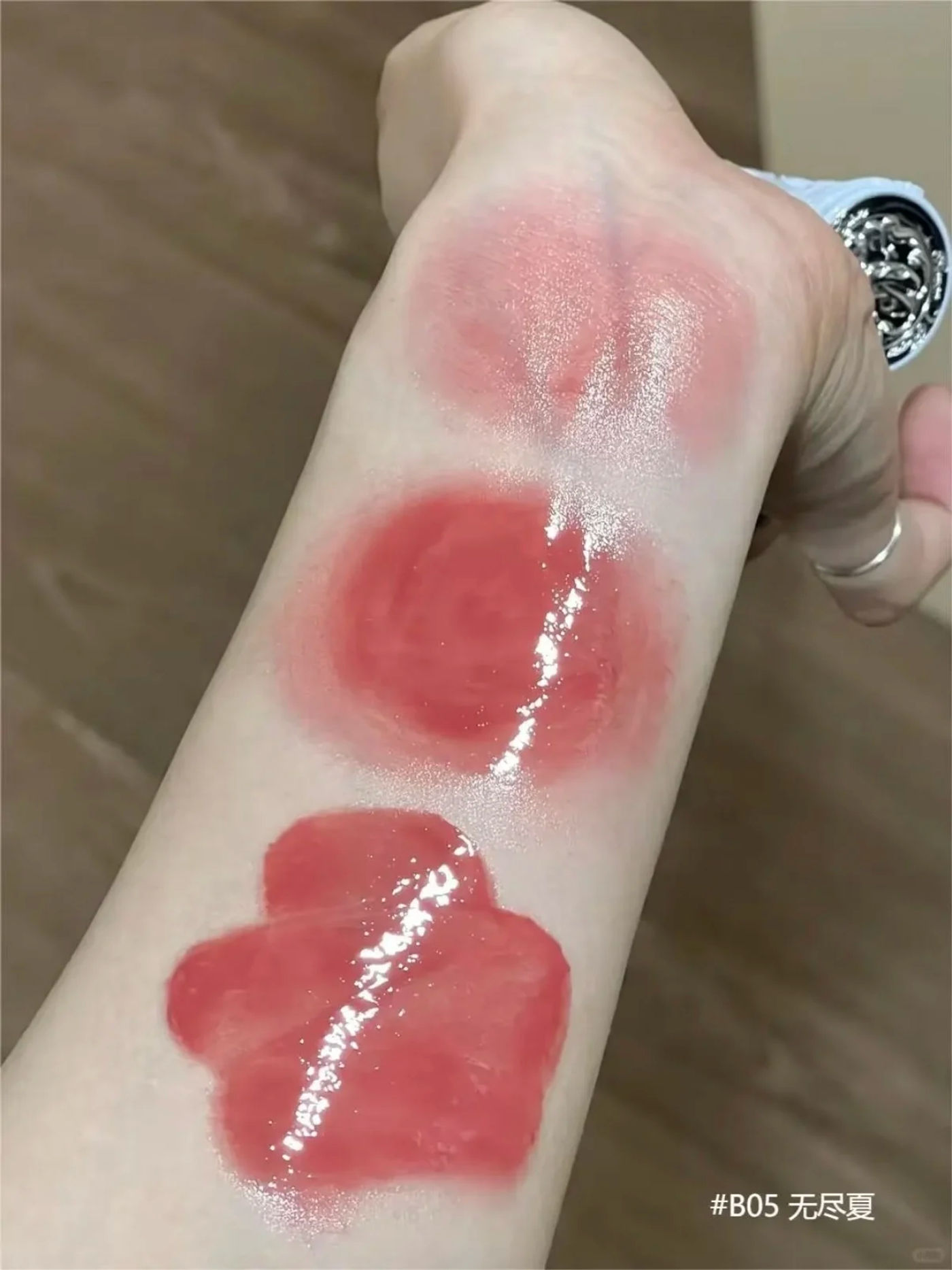 Description Picture 6 of itemFlower Knows Lipstick Swan Ballet Solid Lip Gloss Moisturizing Mirror Water Light No-stick-cup Lipbalm