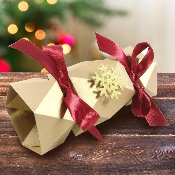 Description Picture 3 of itemNew 2022 The Geo Christmas Crackers Die Set Metal Cutting Dies for Scrapbooking Embossing Frame Card Craft Christmas Crafts